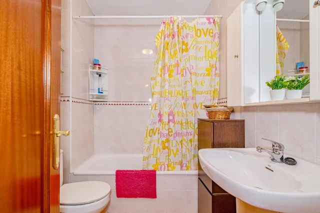 AMPLIA VIVIENDA EN CHAUCHINA CON PISCINA — 48