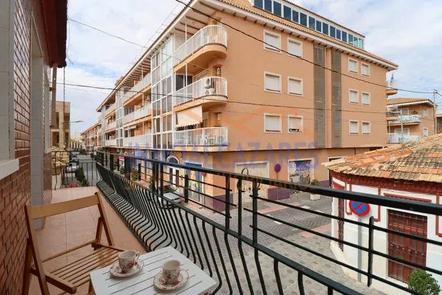 ¡A SOLO 1 MINUTO DE LA PLAYA! CÉNTRICO APARTAMENTO EN PRIMERA PLANTA DE 3 DORMITORIOS Y TERRAZA CON VISTAS AL MAR, EN LOS ALCÁZARES, MURCIA. — 29