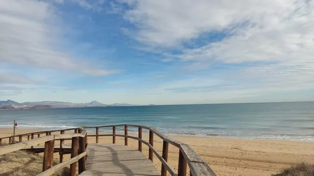 ALQUILER DE MAGNIFICO PISO CON VISTAS AL MAR — 26