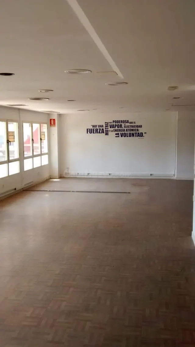 Local comercial en alquiler - Plaza Madrid