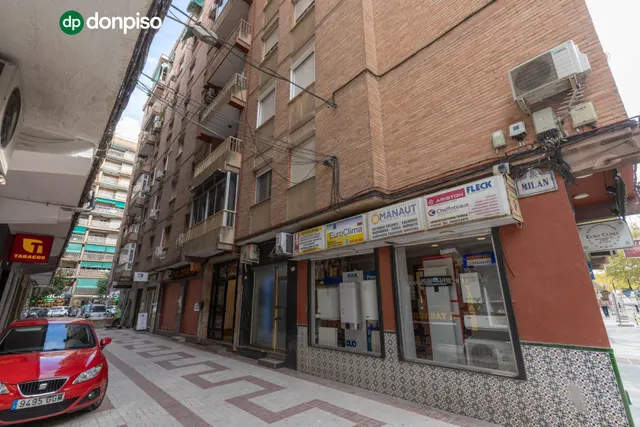 Piso de 3 dormitorios en calle milán, zaidín | muy luminoso y con gran potencial — 28