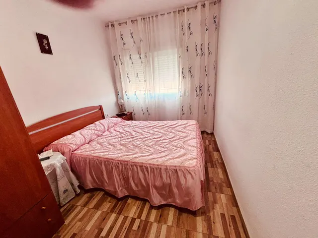 Amplia vivienda de 4 dormitorios y ascensor en carolinas altas. — 28