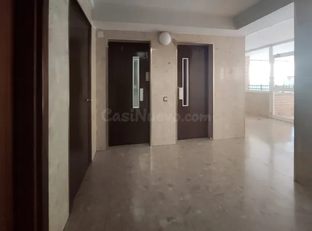 ? Amplio piso de 3 dormitorios con parking — 35