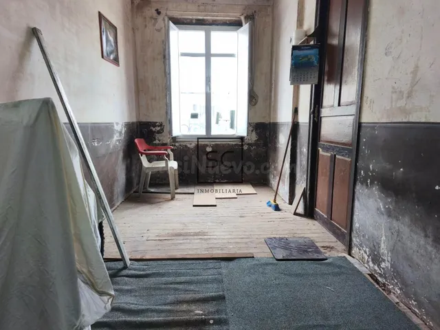 Casa con garajes y bodega en Neda. - foto 3