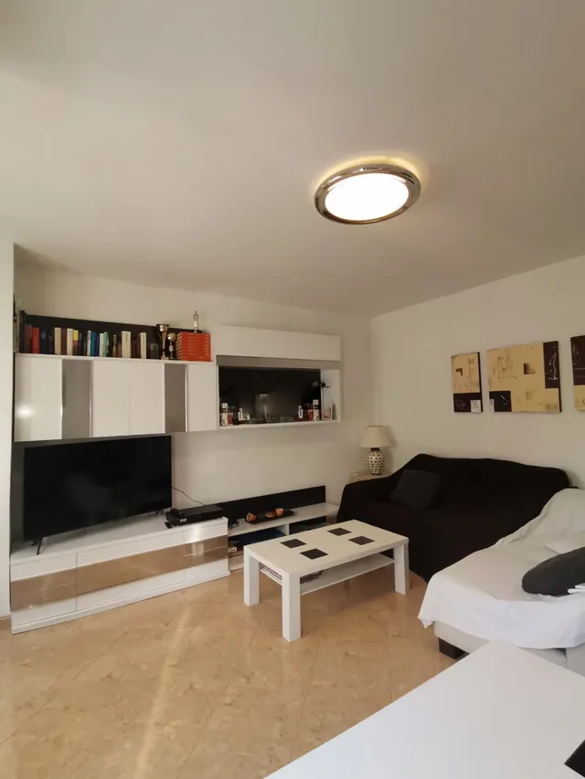 SE VENDE CASA EN PLENO CENTRO DE LOS VILLARES — 8
