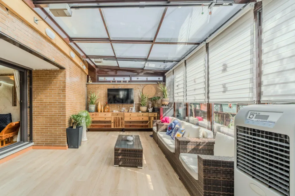 Precioso chalet adosado de cinco dormitorios y tres baños en el PAU de Carabanchel