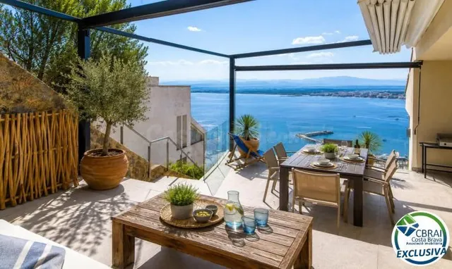 Elegante chalet mediterráneo con jacuzzi, garaje y espectacu