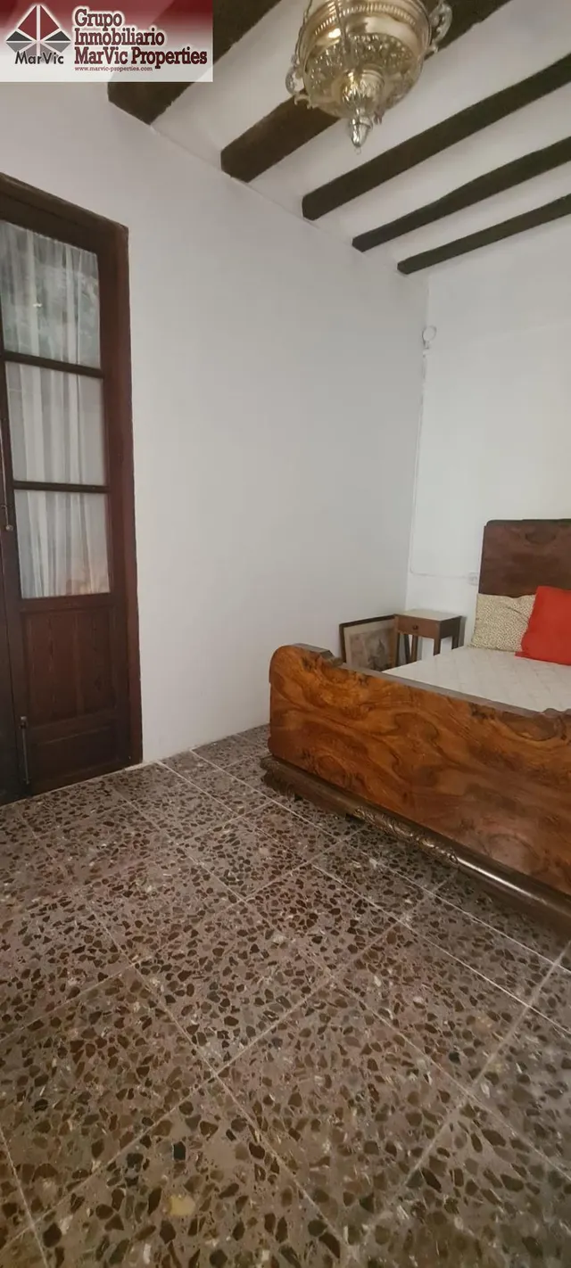 Amplia Casa Reformada en Sella con Piscina y Chimenea — 12