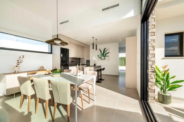 Espectacular Villa en Entorno Natural con Piscina y Parking  - foto 4