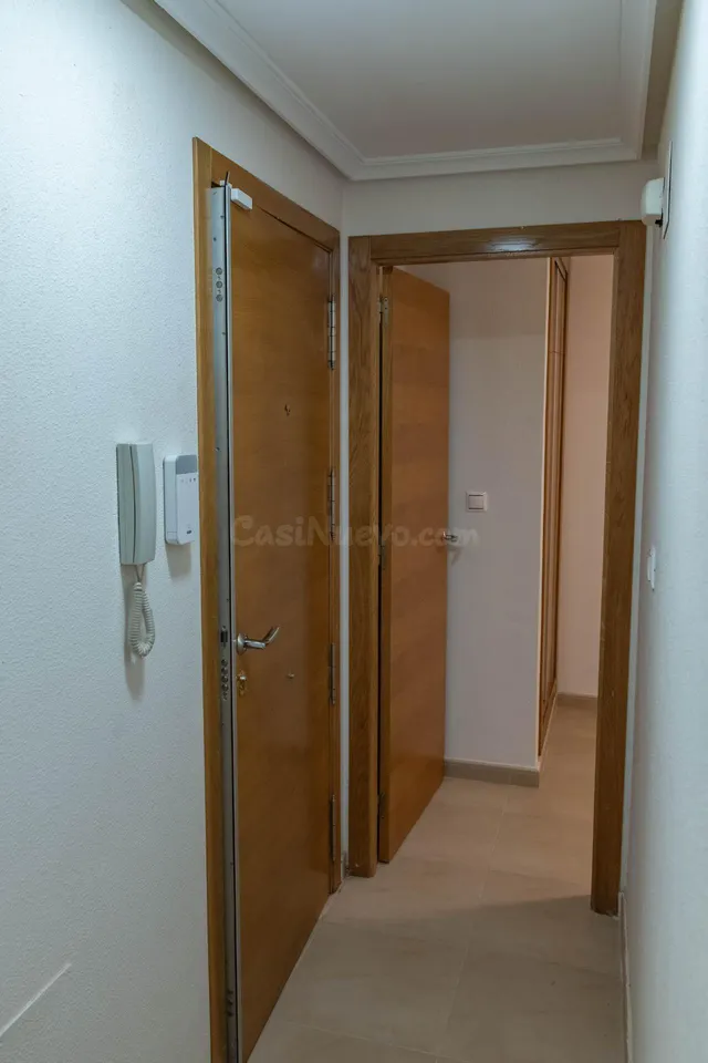 ¡OPORTUNIDAD ÚNICA! Piso reformado de 4 dormitorios con suit - foto 2