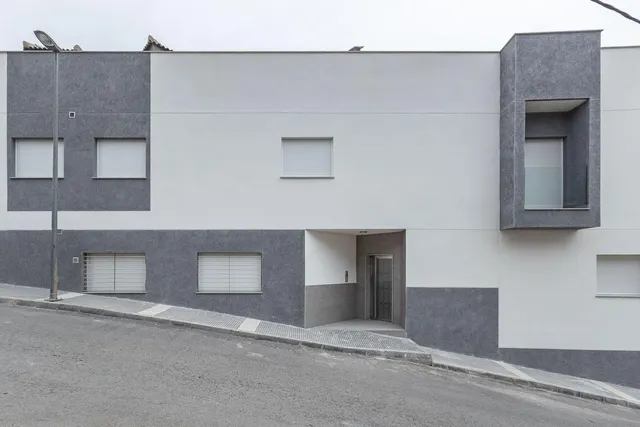 OBRA NUEVA EN LOJA — 27