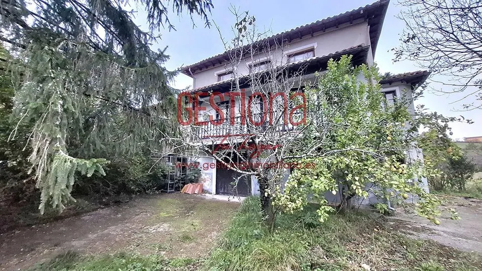 MAJESTUOSA CASA CON 100.000M2 DE TERRENO. LA CAVADA