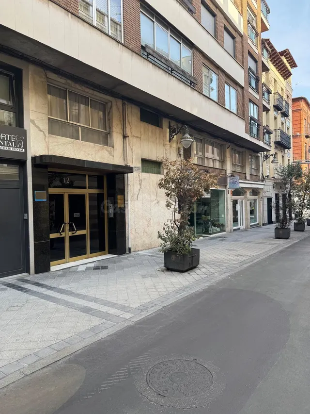 Amplia Oficina en Venta - Calle Claudio Moyano, Valladolid