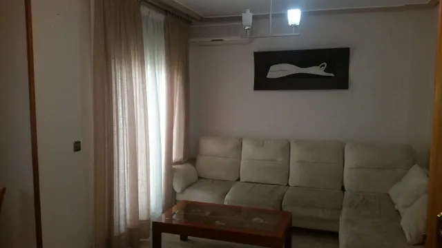 Vivienda de 120 metros más bar de 80 metros.
San Pedro. — 24