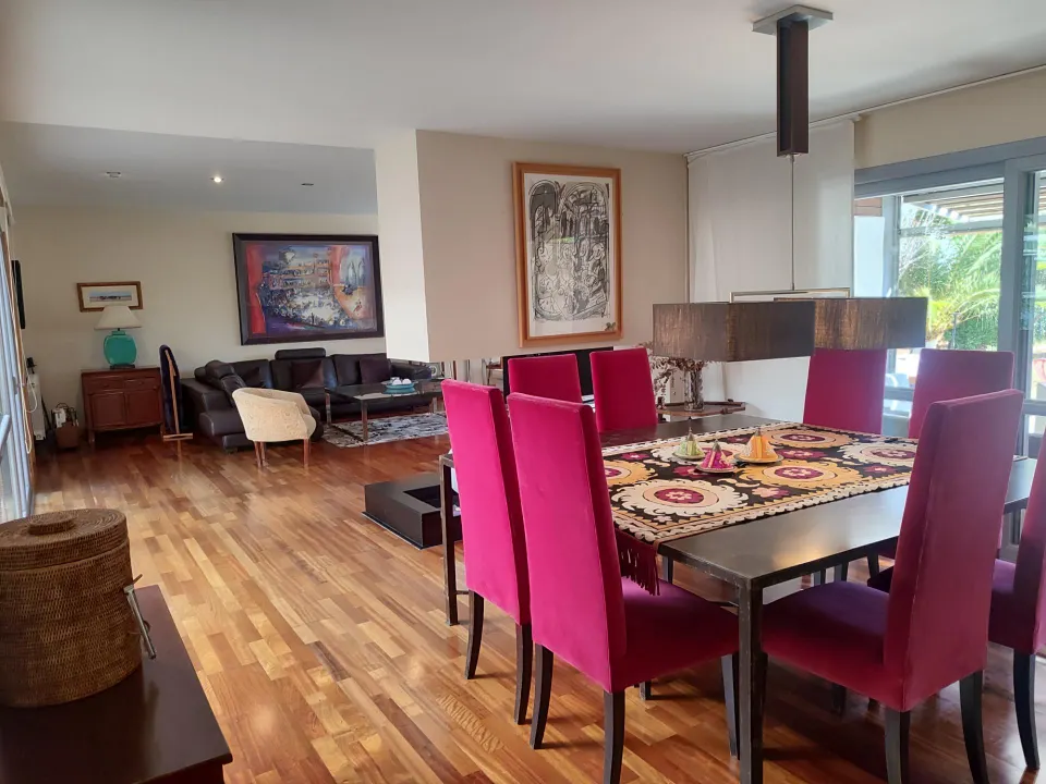 ELEGANTE  VIVIENDA CON VISTAS AL REAL CLUB  DE GOLF DE SEVILLA