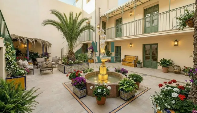 Espectacular Edificio con Patio junto a Plaza Mayor (Zona Co