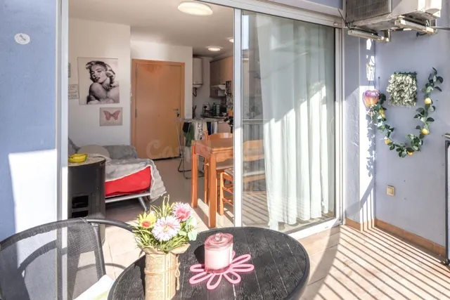 Bonito apartamento a 100 metros del mar en la zona de Salata - foto 3