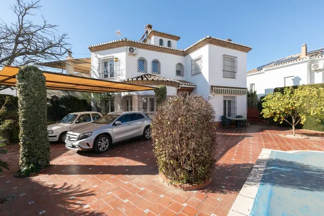 Chalet independiente con jardín y piscina - Vistas a Sierra 