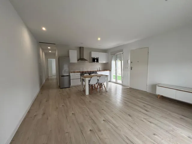 Chalet independiente a estrenar con piscina privada y jardín - foto 4