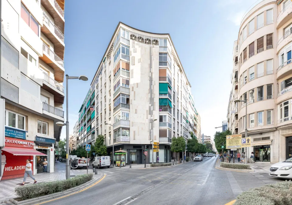 PISO DE 5 DORMITORIOS EN CALLE RECOGIDAS