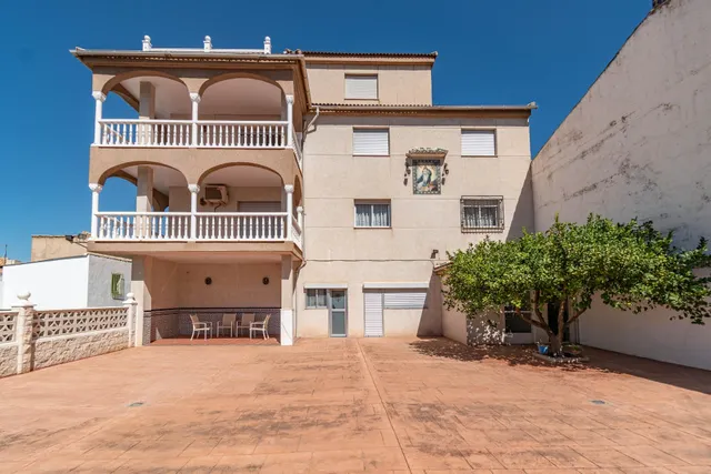Edificio con dos viviendas en Jun — 14