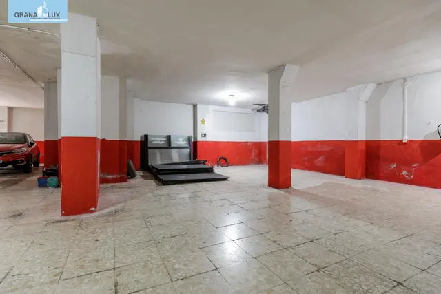 Local Comercial con 254 metros cuadrados junto a Carretera de la Sierra. — 3