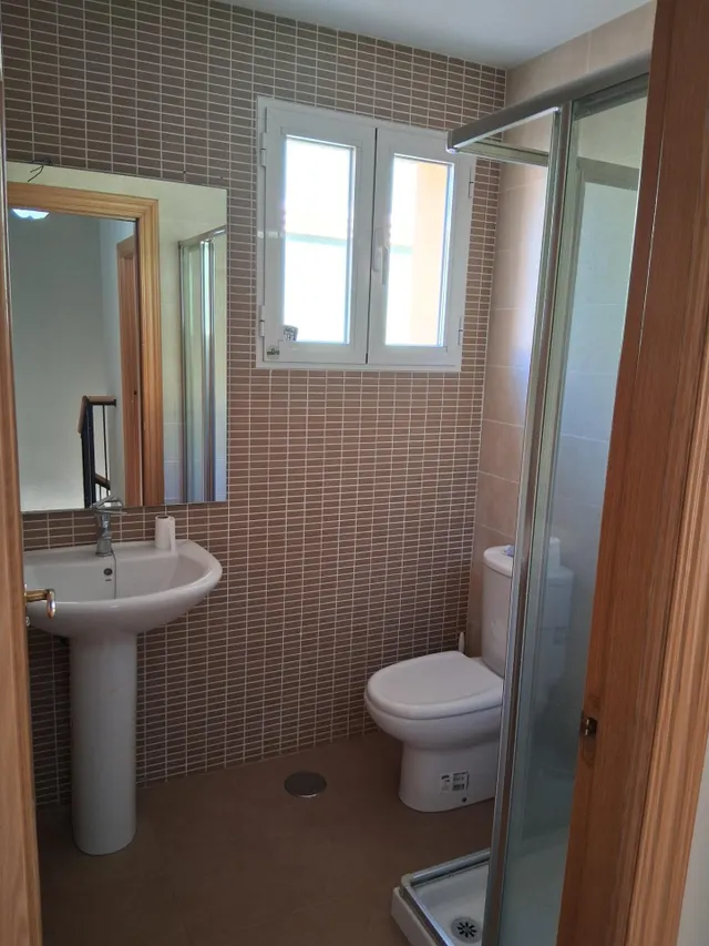 SE VENDE MAGNIFICO ADOSADO EN LA FELIPA — 23