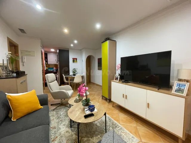 Apartamento reformado de 2 dormitorios con piscina comunitar - foto 5