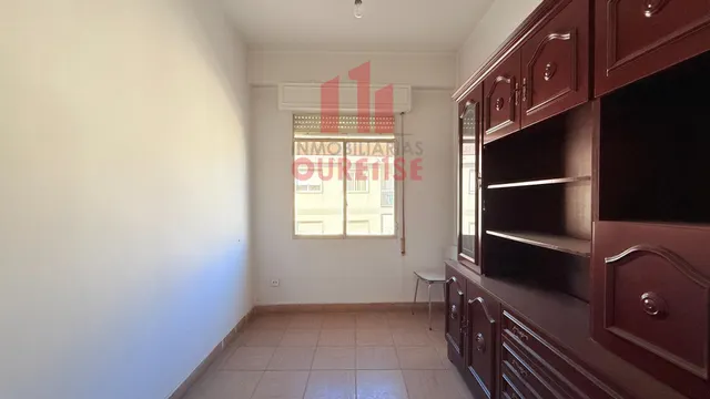 LUMINIOSA VIVIENDA PARA REFORMAR CON ASCENSOR EN O COUTO — 14