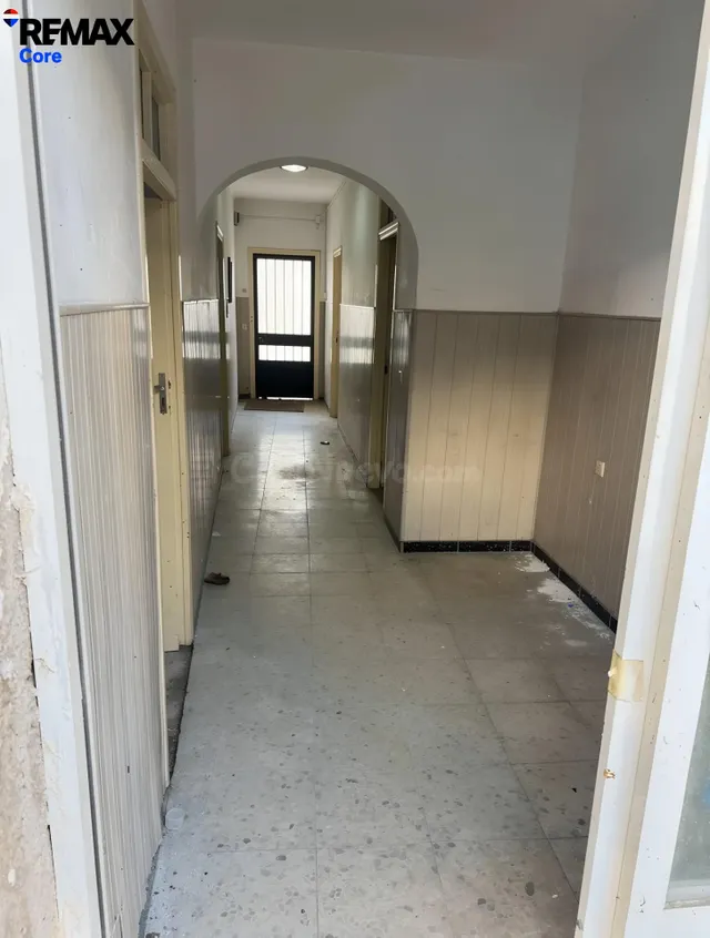 Oportunidad de Inversión: Casa con Patio y 4 Dormitorios en  - foto 4