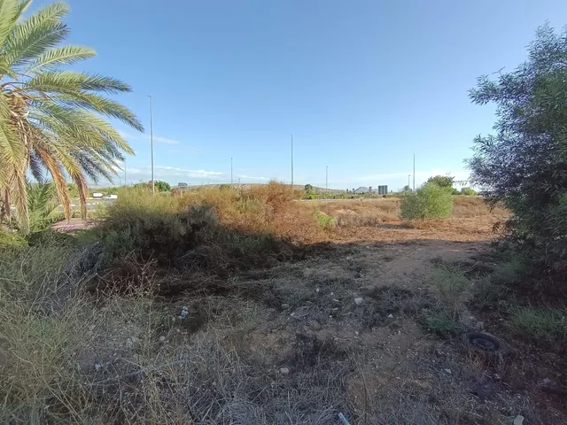 Parcela de 7.677 m2 fachada a carretera via parque Alicante - Elche — 4