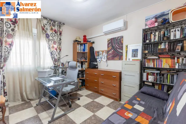 Casa en Armilla con terraza, patio y amplia cochera — 31