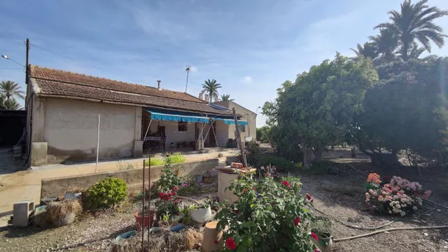 SE VENDE CASA DE CAMPO CON 42.000 M2 DE PARCELA. — 24