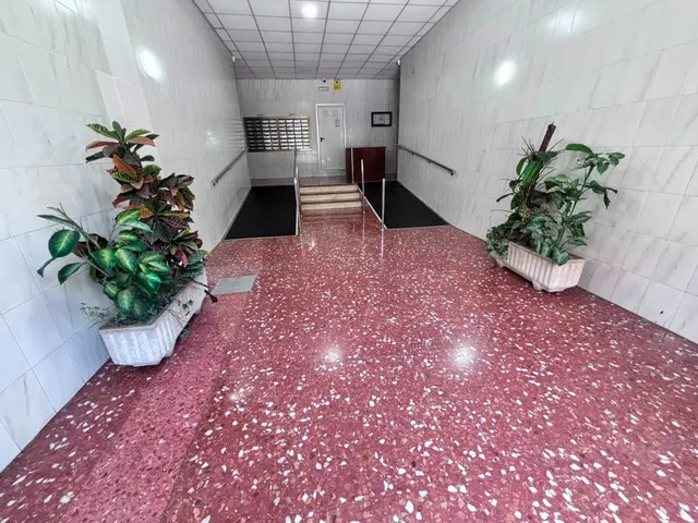 Amplia vivienda de 4 dormitorios y ascensor en carolinas altas. — 30