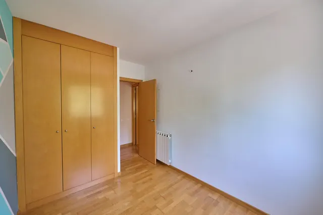PISO DE 3 HAB CON BALCÓN, PK, Trastero y Piscina Comunitaria — 46