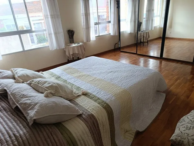 Gamarra Iturregui Consultores Inmobiliarios pone a su disposición este espacioso y luminoso piso con 3 habitaciones, 1 baño, cocina independiente, salón comedor, trastero, ascensor y garaje — 7
