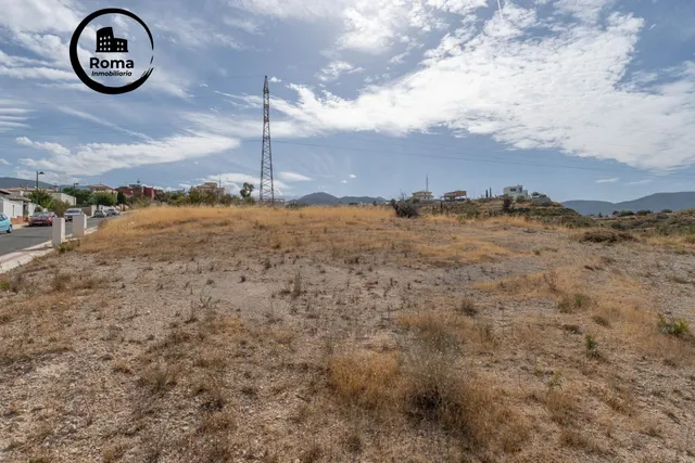 Terreno urbano de 750 m2 en Altos de La Zubia. Parcela 17, manzana M — 20