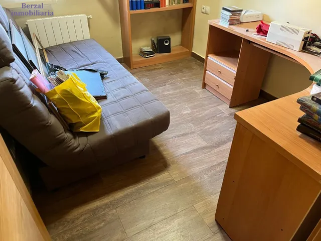 Piso planta baja, de tres hb y baño. Cocina y salón. Todo exterior — 6