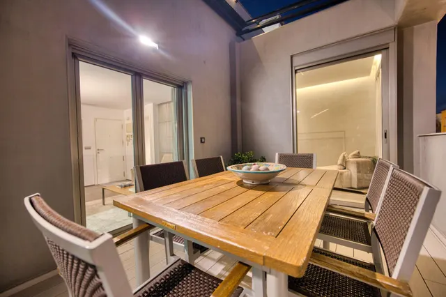 Ático con gran terraza y solárium privado en el corazón de Alicante — 36