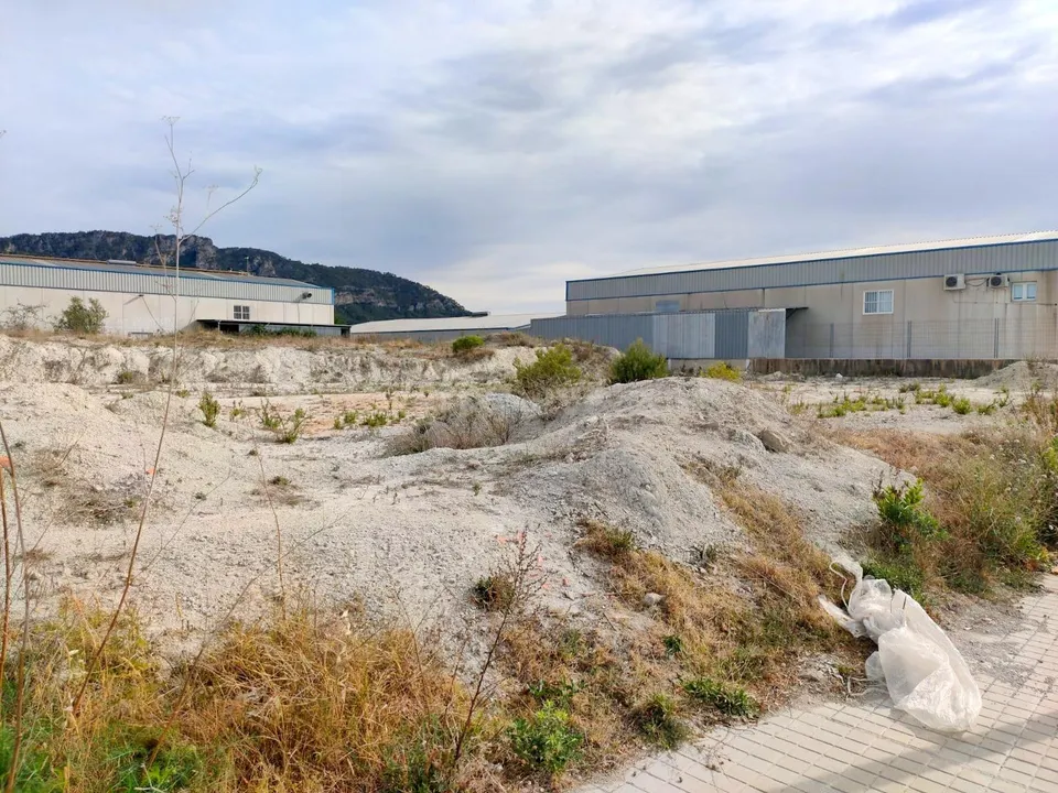 TERRENO INDUSTRIAL EN POLÍGONO MOIXENT