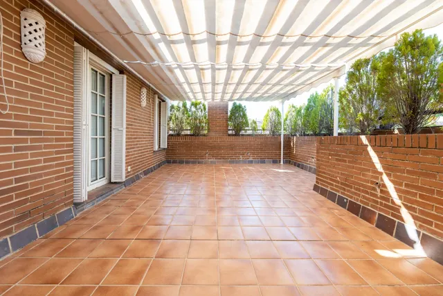 CHALET ADOSADO EN ZONA LA CALETA — 42