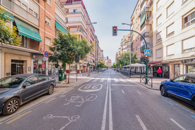 Gran Atico... muy amplio con gran terraza en calle Arabial! — 27