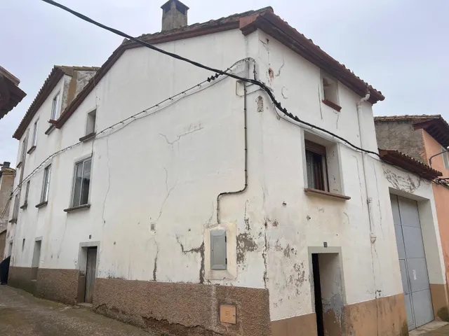 CASA GRANDE DE PUEBLO CERCA DE HUESCA (QUINZANO)
