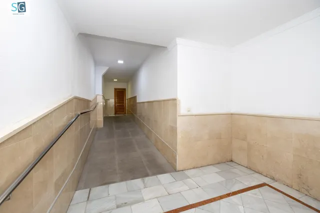 Piso Reformado en Zona Comercial y Universitaria de Granada - €330,000 — 24