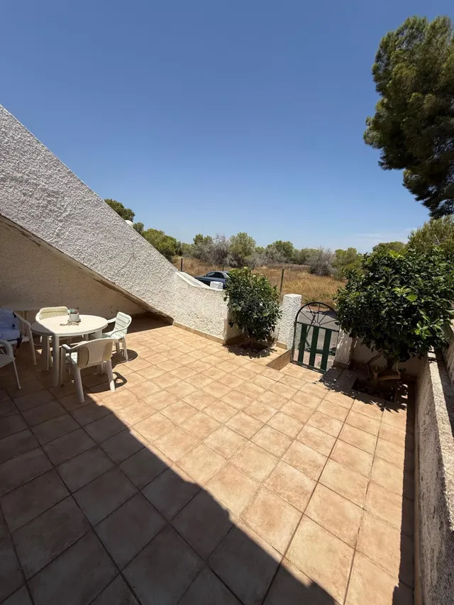 Encantador bungalow con amplia terraza privada y piscina com - foto 5