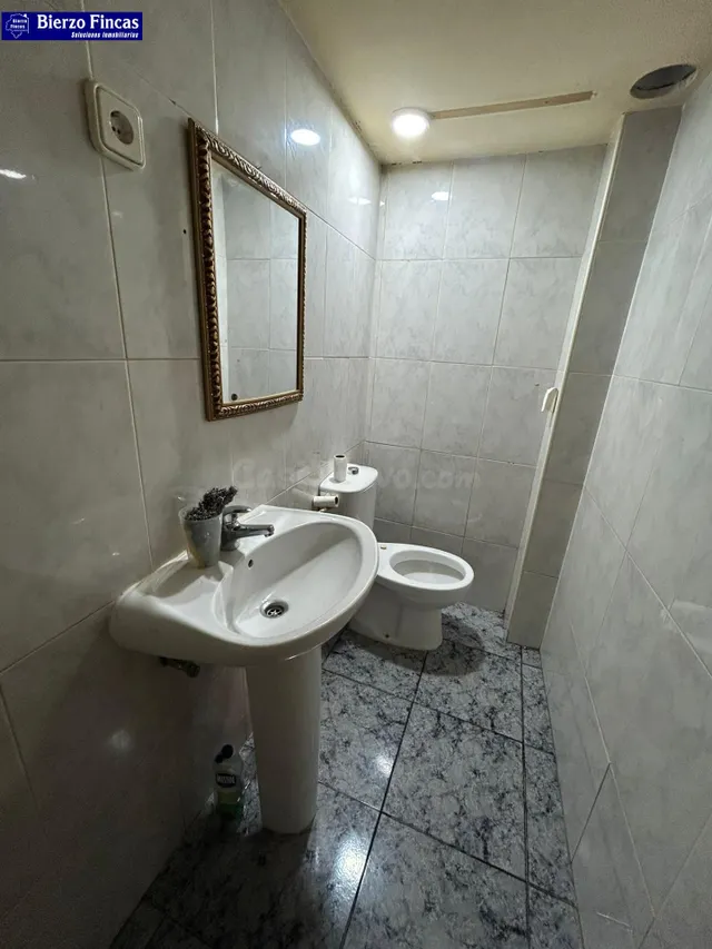 ✨ SE VENDE LOCAL COMERCIAL EN EL CENTRO DE PONFERRADA ✨ - foto 3