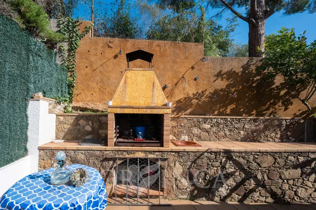 Chalet independiente de una planta con piscina privada en Mas Ambròs, Calonge — 13