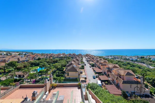 Ático dúplex en La Alcaidesa con vistas al mar y a la montañ - foto 3