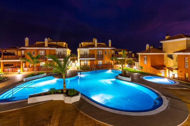 Atractivo apartamento de 2 dormitorios con amplia terraza en monte carrera. impresionantes vistas al mar. trastero y plaza de garaje. piscina comunitaria climatizada. — 31