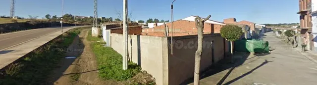Solar con edificio en obras en Garrovillar de Alconetar
